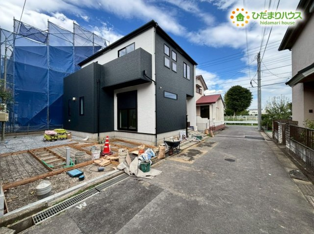 鴻巣市大芦　新築戸建　グラファーレ01の前面道路含む現地写真