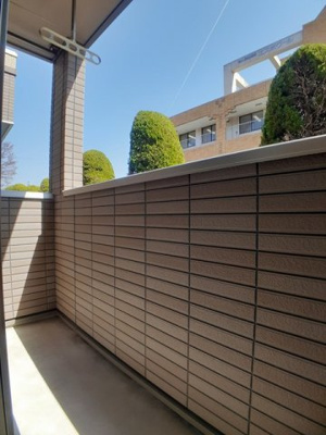 【バルコニー】 | アリアーテⅠ | 外からの目が気にならないバルコニーで洗濯物が干せます