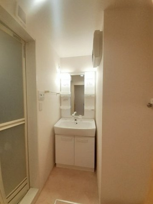 【洗面所】 | ＬｉｎｏコートⅠ | 明るい洗面所です