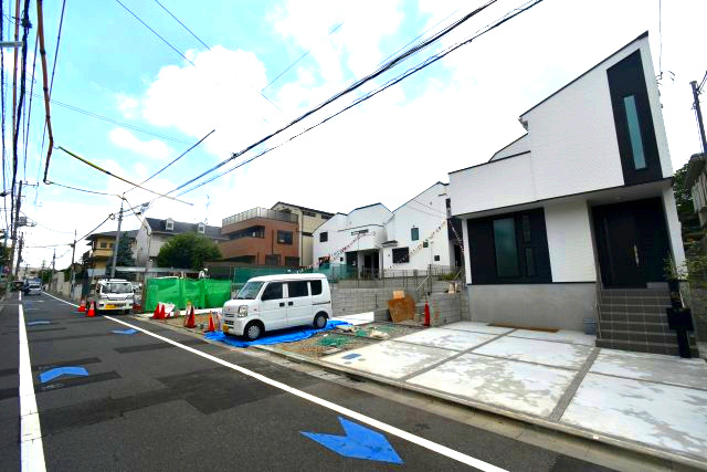 高井戸西1丁目・新築戸建・4号棟の前面道路含む現地写真