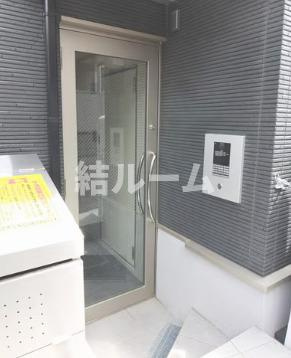 練馬区小竹町１丁目のアパートのエントランス