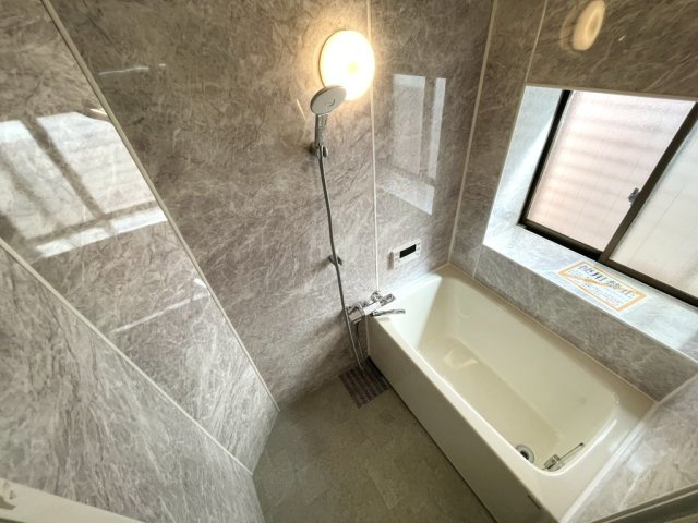 廻間公園南マンションの浴室|きれいなお風呂です