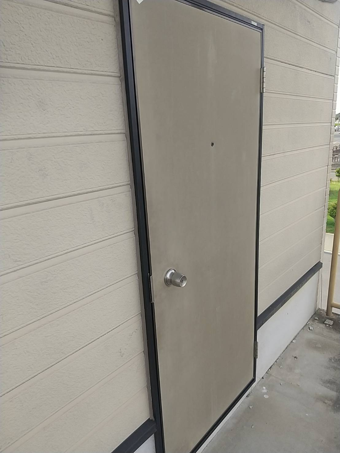 坂本ビルの設備|裏の入口になります。