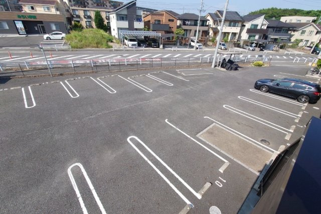 メゾン・ド・ソレイユの駐車場