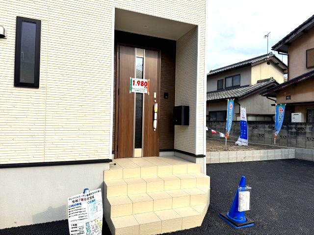 クレイドルガーデン前橋市茂木町第４　１号棟の玄関|お洒落な玄関です♪お掃除もしやすいタイル敷です。