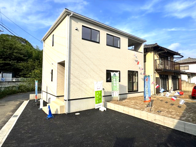 クレイドルガーデン前橋市茂木町第４　１号棟の外観|シンプルで飽きのこない外観です。
広々したお庭付き物件♪