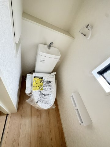 クレイドルガーデン前橋市茂木町第４　１号棟のトイレ|1階トイレです。清潔感のある白を基調としています。
温水洗浄・便座暖房機能の付いた快適なトイレです☆