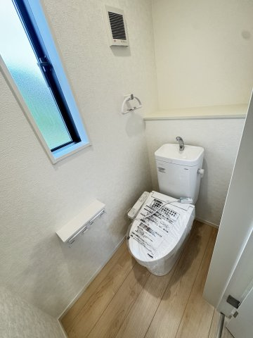 クレイドルガーデン前橋市茂木町第４　１号棟のトイレ|2階トイレです。清潔感のある白を基調としています。