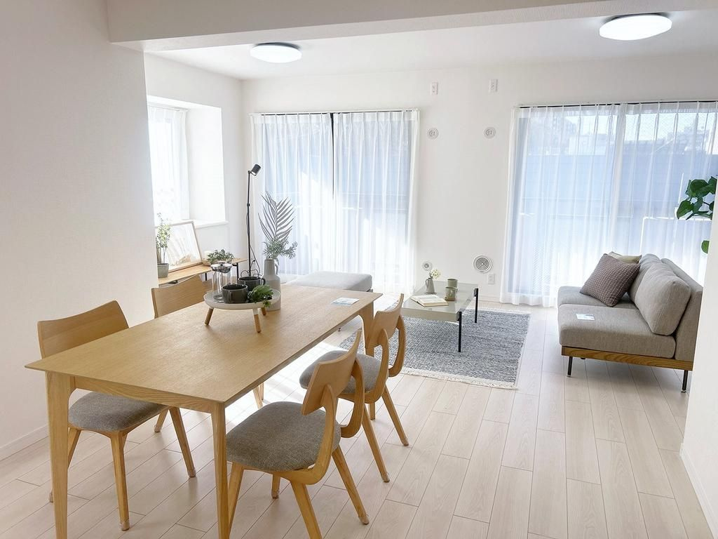 多摩市鶴牧２丁目の中古マンションの居間・リビング