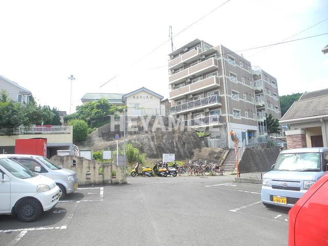 ネクストウェルネスの駐車場