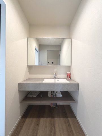 碧南市沢渡町　新築分譲　5号棟の独立洗面台