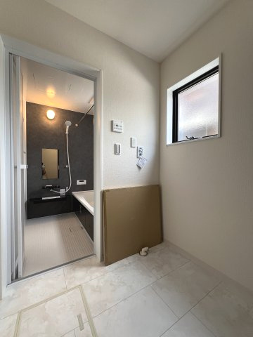 碧南市沢渡町　新築分譲　5号棟の洗面所