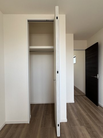 碧南市沢渡町　新築分譲　5号棟の収納|2階ホール収納