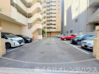 【駐車場】 | 近隣には商業施設が充実し生活環境良好です！