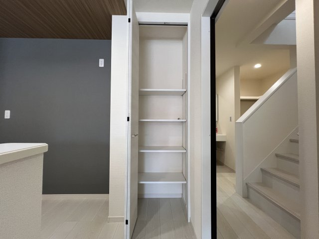 碧南市沢渡町　新築分譲　4号棟の収納|キッチンパントリー