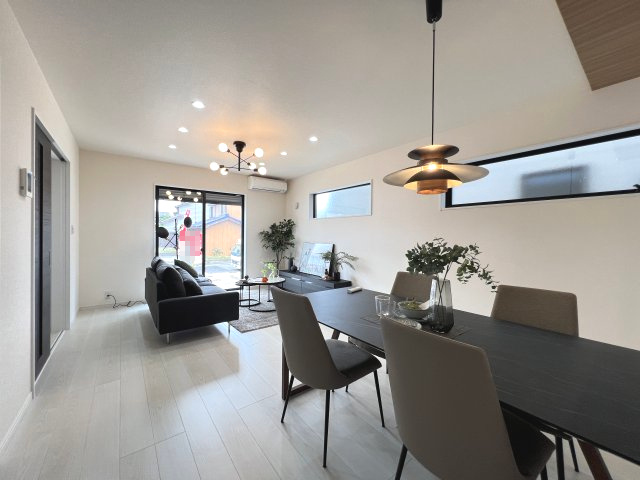 碧南市沢渡町　新築分譲　4号棟の居間・リビング|LDK16.75帖