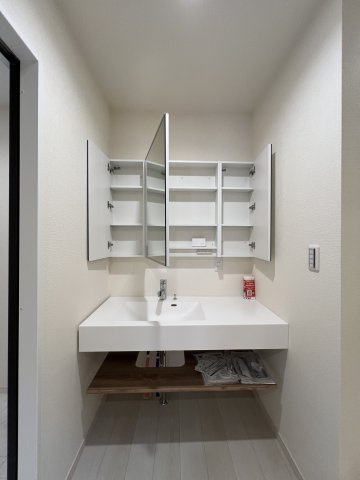 碧南市沢渡町　新築分譲　4号棟の洗面所|独立洗面台