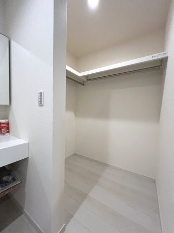 碧南市沢渡町　新築分譲　4号棟の収納|洗面台横収納