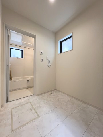 碧南市沢渡町　新築分譲　4号棟の洗面所|洗面所