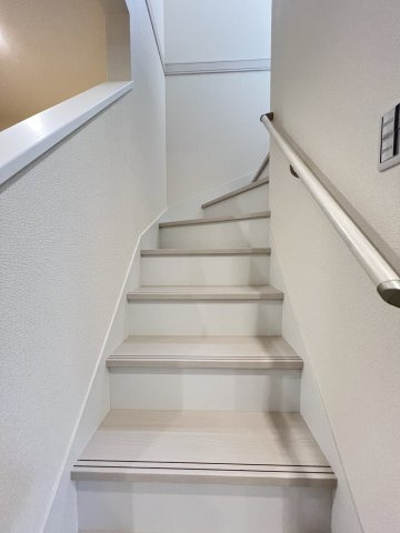 碧南市沢渡町　新築分譲　4号棟の内装|階段