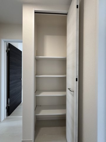 碧南市沢渡町　新築分譲　4号棟の収納|２階ホールクローゼット