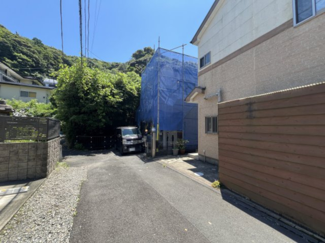 海まで徒歩6分！2025年6月リフォーム完成予定戸建住宅の前面道路含む現地写真