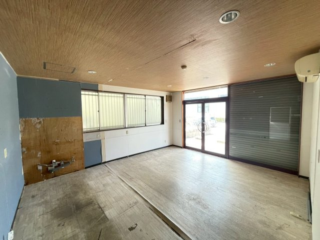 丸兼ビルの居間・リビング