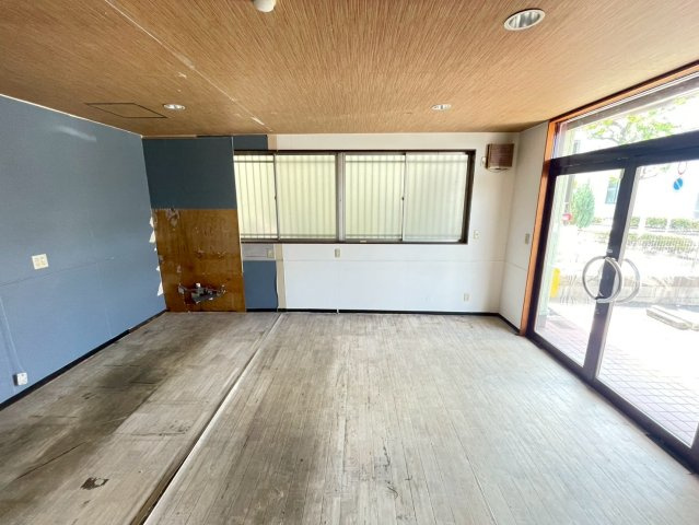 丸兼ビルの居間・リビング