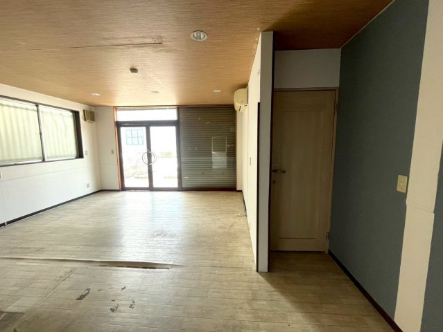 丸兼ビルの居間・リビング