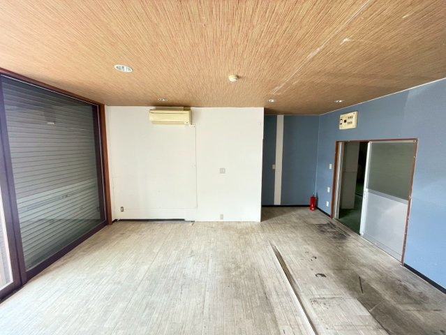 丸兼ビルの居間・リビング