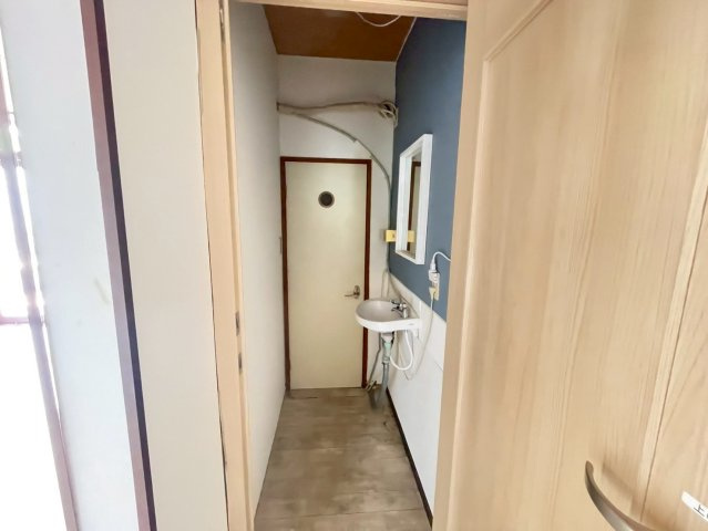 丸兼ビルの玄関