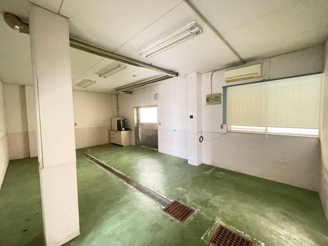 丸兼ビルのロビー