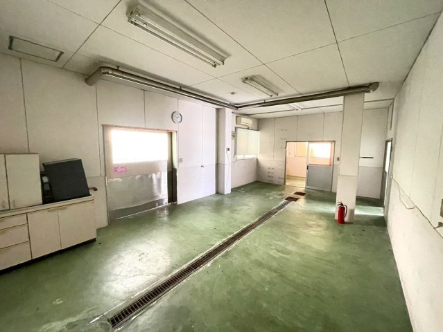 丸兼ビルのロビー