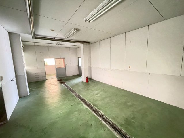 丸兼ビルのロビー