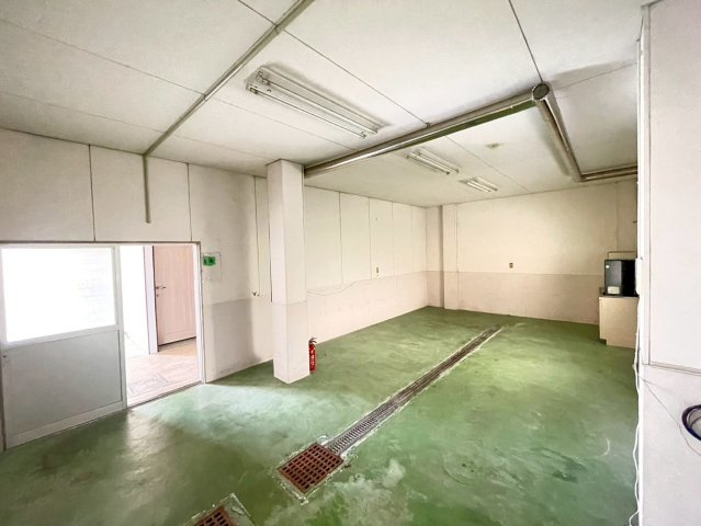 丸兼ビルのロビー