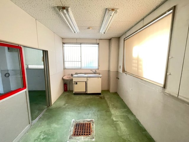 丸兼ビルのロビー