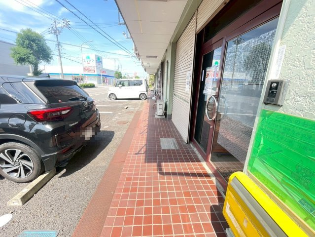 丸兼ビルのエントランス