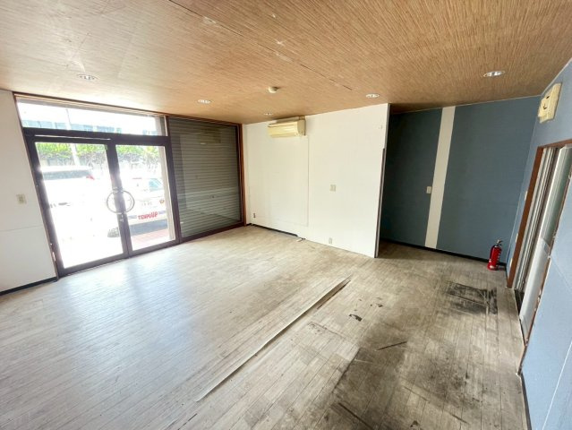 丸兼ビルの居間・リビング