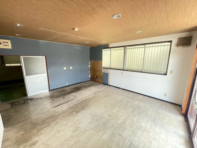 丸兼ビルの居間・リビング