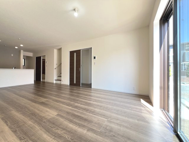 碧南市沢渡町　新築分譲　2号棟の居間・リビング|LDK19帖