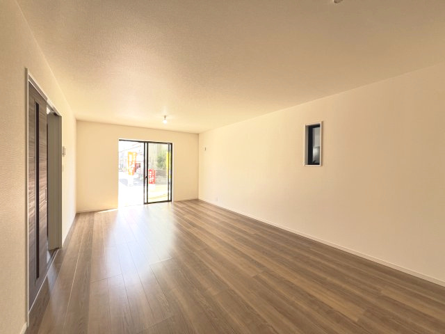 碧南市沢渡町　新築分譲　2号棟の居間・リビング|LDK19帖