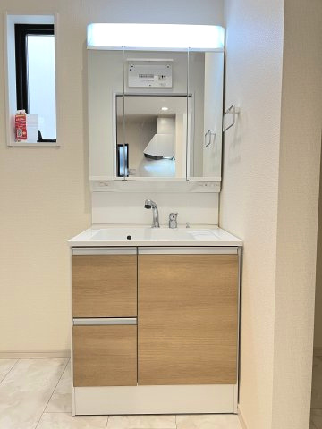 碧南市沢渡町　新築分譲　2号棟の独立洗面台