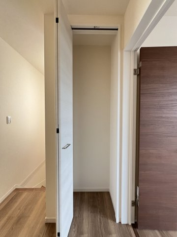 碧南市沢渡町　新築分譲　2号棟のその他|２階ホール収納