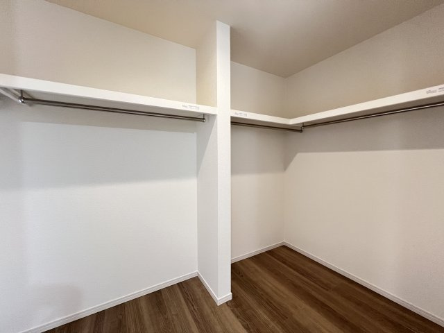 碧南市沢渡町　新築分譲　2号棟の収納|南側7.0帖ウォークインクローゼット