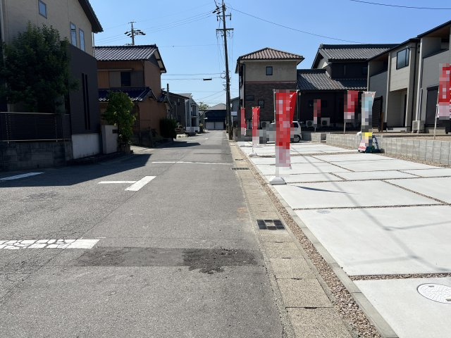 碧南市沢渡町　新築分譲　2号棟の前面道路含む現地写真