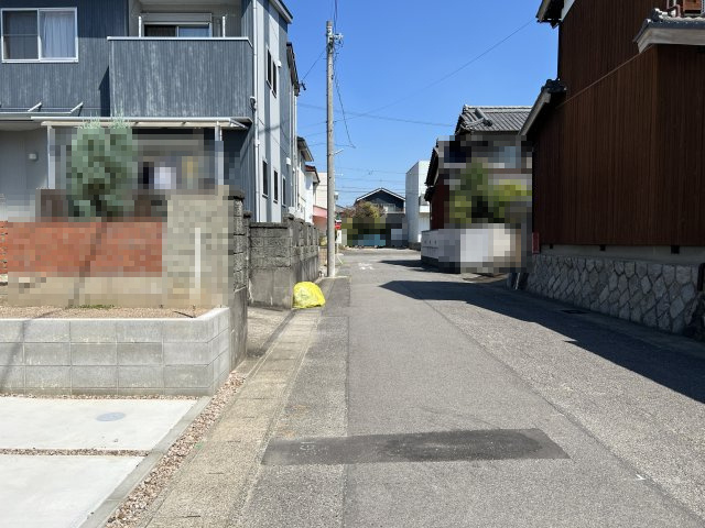 碧南市沢渡町　新築分譲　2号棟の前面道路含む現地写真