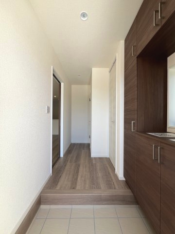 碧南市沢渡町　新築分譲　2号棟の玄関