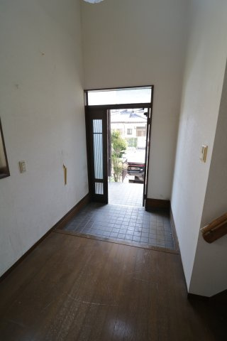 厚木市森の里4丁目　中古戸建の玄関