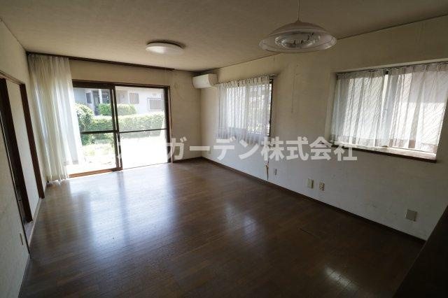 厚木市森の里4丁目　中古戸建の居間・リビング