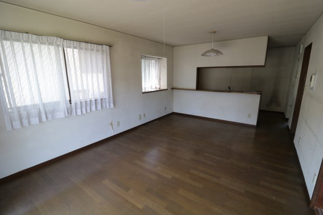 厚木市森の里4丁目　中古戸建の居間・リビング